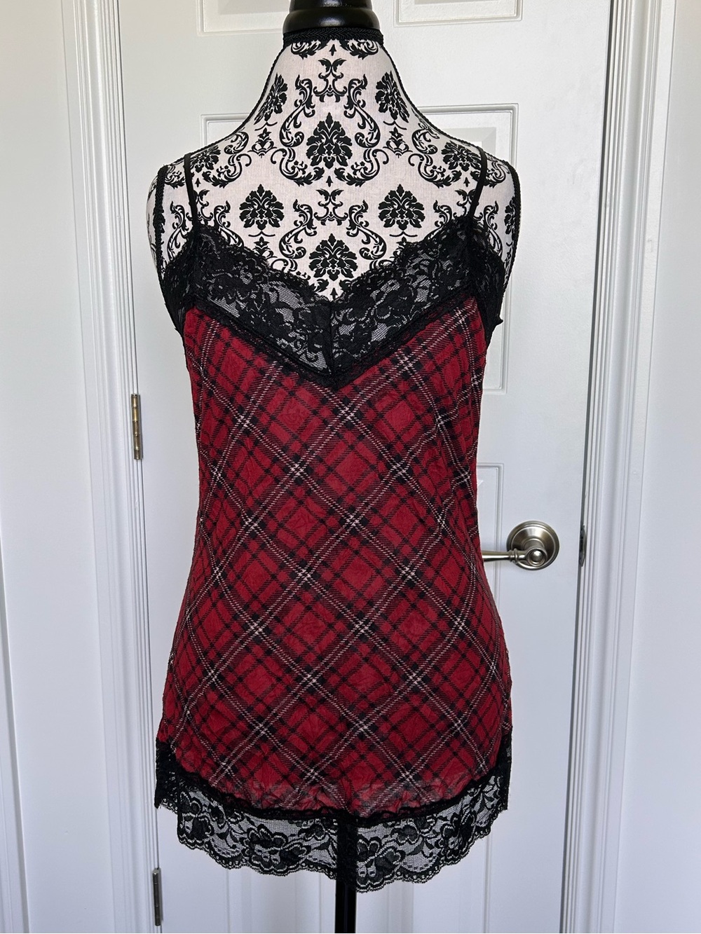 Y2K VTG Xhilaration sz Large lace trim crinkle cami in red plaid